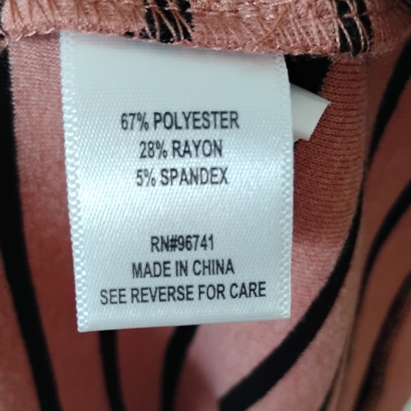 Oak & Trellis Striped V-Neck Boxy Tee | Pink/Black | Plus 2X - Picture 6 of 7